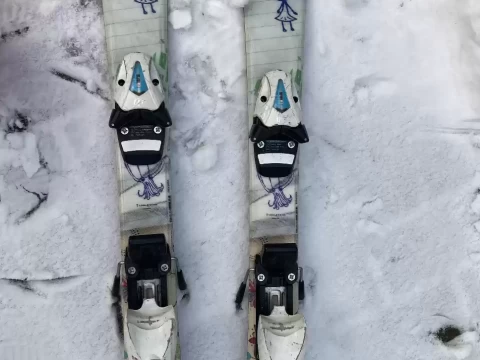 Арендовать Laste mäesuusad 90 cm
