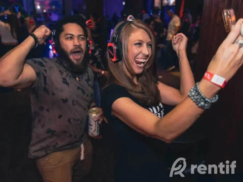 Арендовать Silent Disco kõrvaklappide rent – Unikaalne Elamus Sinu üritusele!